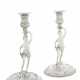 A PAIR OF GEORGE III SILVER CANDLESTICKS - Foto 1