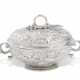 A CHARLES II SILVER PORRINGER AND COVER - Foto 1
