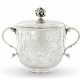 A JAMES II SILVER PORRINGER AND COVER - Foto 1