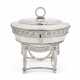A GEORGE III SILVER TEA CADDY ON STAND - Foto 1