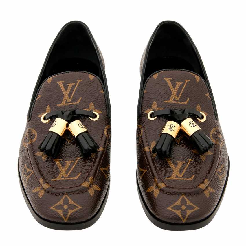 Auction: LOUIS VUITTON loafers \