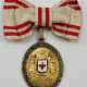 Österreich: Ehrenmedaille vom Roten Kreuz, in Gold, mit Kriegsdekoration. - photo 1