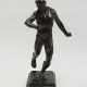 Fußballspieler, Bronzestatuette, um 1900. - Foto 1