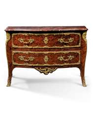 A LOUIS XV ORMOLU-MOUNTED KINGWOOD PARQUETRY COMMODE A LOUIS XV ORMOLU-MOUNTED KINGWOOD PARQUETRY COMMODE