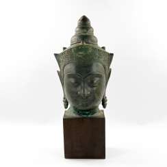 Bekrönter Kopf des Buddha. Wohl THAILAND Ayutthaya 18. Jahrhundert oder früher Bekrönter Kopf des Buddha. Wohl THAILAND Ayutthaya 18. Jahrhundert oder früher