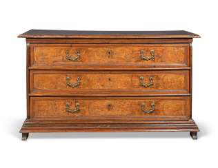 EIN NORD-ITALIENISCHEN NUSSBAUM UND FRUITWOOD UND INTARSIEN KOMMODE EIN NORD-ITALIENISCHEN NUSSBAUM UND FRUITWOOD UND INTARSIEN KOMMODE