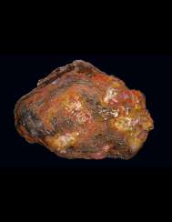 A LARGE TABLE TOP SPECIMEN OF PETRIFIED WOOD A LARGE TABLE TOP SPECIMEN OF PETRIFIED WOOD