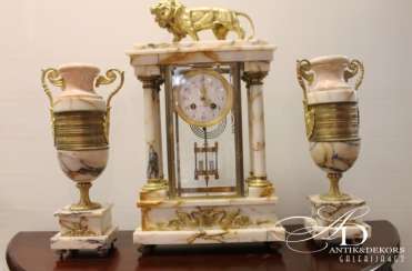Mantel clock lion with cups Mantel clock lion with cups