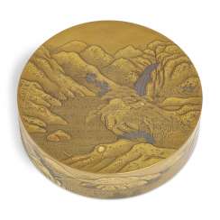 A CIRCULAR INCENSE BOX (KOGO) A CIRCULAR INCENSE BOX (KOGO)