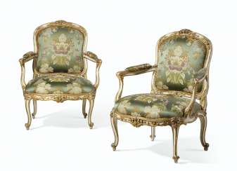 A PAIR OF LOUIS XV WHITE-PAINTED AND PARCEL-GILT FAUTEUILS A PAIR OF LOUIS XV WHITE-PAINTED AND PARCEL-GILT FAUTEUILS