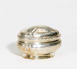 Oval silver sugar bowl with alliance coat of arms and gilt interior Oval silver sugar bowl with alliance coat of arms and gilt interior