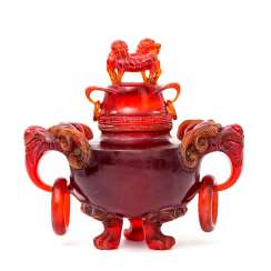 Rare incense burner made of red resin, called dragon's blood. CHINA, late Qing dynasty (1644-1912) Rare incense burner made of red resin, called dragon's blood. CHINA, late Qing dynasty (1644-1912)