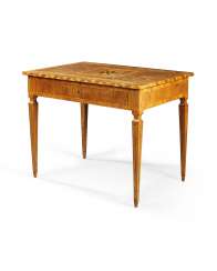 EINE NORD ITALIENISCHE WALNUSS, TULIPWOOD, EBENHOLZ UND FRUITWOOD PARKETT SCHREIBTISCH EINE NORD ITALIENISCHE WALNUSS, TULIPWOOD, EBENHOLZ UND FRUITWOOD PARKETT SCHREIBTISCH