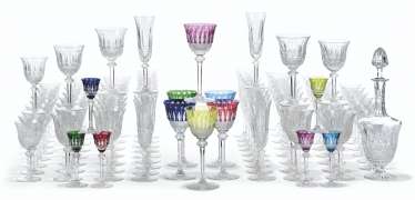 A ST. LOUIS 'TOMMY' PATTERN CUT-GLASS PART TABLE-SERVICE A ST. LOUIS 'TOMMY' PATTERN CUT-GLASS PART TABLE-SERVICE