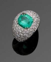 Cocktail ring with a large Zambia-emerald Cocktail ring with a large Zambia-emerald