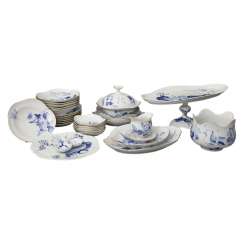 MEISSEN dinner service for 6 persons 'blue flowers, decors, as well as 3 parts of 'Orchid on tree Branch', 20. Century MEISSEN dinner service for 6 persons 'blue flowers, decors, as well as 3 parts of 'Orchid on tree Branch', 20. Century