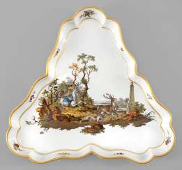 Tray with a hunting representation Tray with a hunting representation