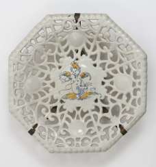 Faenza basket bowl, early 17th century Faenza basket bowl, early 17th century