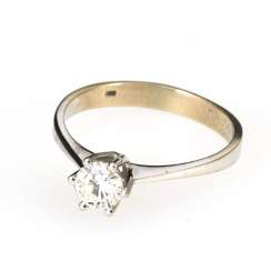 Ring with brilliant solitaire Ring with brilliant solitaire