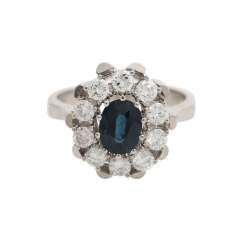 Ring with oval sapphire surrounded by 10 brilliant-cut diamonds, together CA. 0,9 ct, Ring with oval sapphire surrounded by 10 brilliant-cut diamonds, together CA. 0,9 ct,