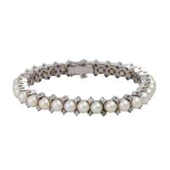 Bracelet with 30 beads and 58 brilliant-cut diamonds, together approx 1.1 ct, Bracelet with 30 beads and 58 brilliant-cut diamonds, together approx 1.1 ct,