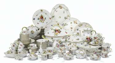 A HEREND PORCELAIN 'FRUITS AND FLOWERS' PATTERN COMPOSITE PART TABLE-SERVICE A HEREND PORCELAIN 'FRUITS AND FLOWERS' PATTERN COMPOSITE PART TABLE-SERVICE