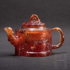 Rare miniature teapot made of amber, Königsberg, around 1700/20 Rare miniature teapot made of amber, Königsberg, around 1700/20