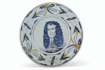 A BRISLINGTON DELFT PORTRAIT CHARGER A BRISLINGTON DELFT PORTRAIT CHARGER