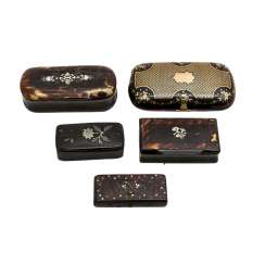 SET OF THREE SNUFFBOXES, A CIGARETTE CASE AND A BOX OF MATCHES SET OF THREE SNUFFBOXES, A CIGARETTE CASE AND A BOX OF MATCHES