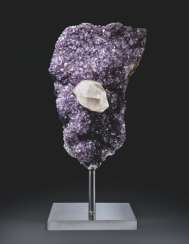 AN ATTRACTIVE SPECIMEN OF AMETHYST WITH CENTRAL CALCITE POINT AN ATTRACTIVE SPECIMEN OF AMETHYST WITH CENTRAL CALCITE POINT
