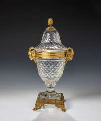 Cover the vessel with gilt bronze mount Cover the vessel with gilt bronze mount