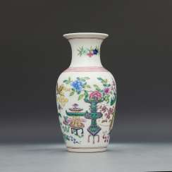 Qing Dynasty Pastel painting Guanyin bottle Qing Dynasty Pastel painting Guanyin bottle