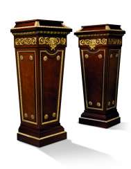 A PAIR OF FRENCH PARCEL-GILT MAHOGANY PEDESTALS A PAIR OF FRENCH PARCEL-GILT MAHOGANY PEDESTALS