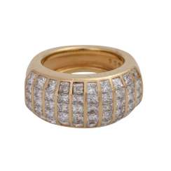 Ring set with 50 Princess cut diamonds, together 2.5 ct., Ring set with 50 Princess cut diamonds, together 2.5 ct.,