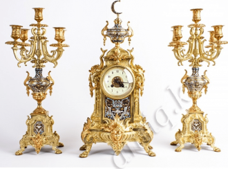 set in Oriental style set in Oriental style