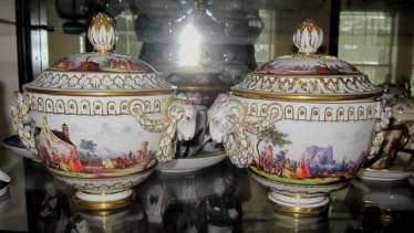 PAIR OF MEISSEN MARCOLINI TUREENS PAIR OF MEISSEN MARCOLINI TUREENS