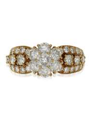 VAN CLEEF & ARPELS DIAMOND 'FLEURETTE' RING VAN CLEEF & ARPELS DIAMOND 'FLEURETTE' RING