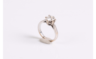 Ring in white gold (750 thousandths) set with a diamond Ring in white gold (750 thousandths) set with a diamond