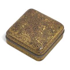 A SQUARE LACQUER INCENSE BOX (KOGO) WITH CHRYSANTHEMUM FLOWERS A SQUARE LACQUER INCENSE BOX (KOGO) WITH CHRYSANTHEMUM FLOWERS