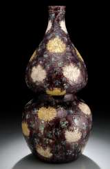 VERY RARE 'FAHUA'-GOURD VASE WITH LOTUS DECORATION ON AUBERGINE-COLOURED REAR VERY RARE 'FAHUA'-GOURD VASE WITH LOTUS DECORATION ON AUBERGINE-COLOURED REAR