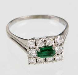 Emerald Ring with diamonds - white gold 750 Emerald Ring with diamonds - white gold 750