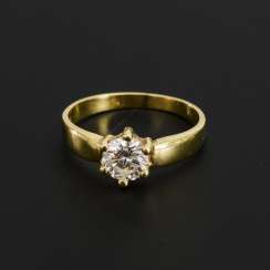 Ring with brilliant solitaire Ring with brilliant solitaire