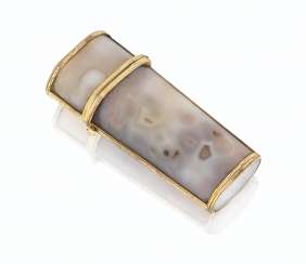 A CONTINENTAL GOLD-MOUNTED HARDSTONE NECESSAIRE A CONTINENTAL GOLD-MOUNTED HARDSTONE NECESSAIRE