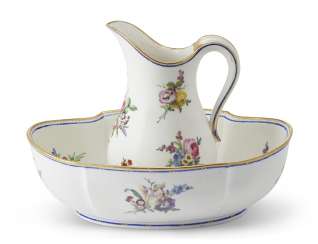 A VINCENNES PORCELAIN EWER AND A BASIN A VINCENNES PORCELAIN EWER AND A BASIN