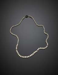 Natural salt water graduated pearl necklace with yellow gold cabochon sapphire clasp Natural salt water graduated pearl necklace with yellow gold cabochon sapphire clasp
