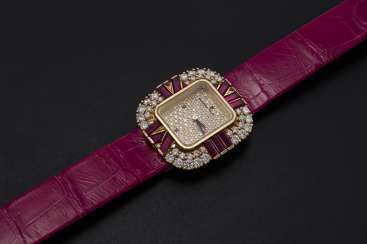 AUDEMARS PIGUET, A LADIES YELLOW GOLD WRISTWATCH SET WITH DIAMONDS AND RUBIES AND A PAVED DIAL AUDEMARS PIGUET, A LADIES YELLOW GOLD WRISTWATCH SET WITH DIAMONDS AND RUBIES AND A PAVED DIAL