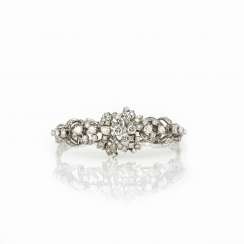 Bracelet with floral decor Bracelet with floral decor