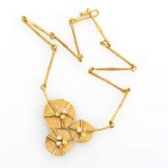 Designer necklace with diamonds Designer necklace with diamonds