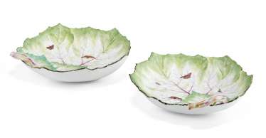 A PAIR OF BERLIN PORCELAIN LEAF-SHAPED DISHES A PAIR OF BERLIN PORCELAIN LEAF-SHAPED DISHES