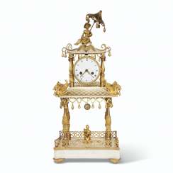 A LATE LOUIS XVI ORMOLU AND WHITE MARBLE MANTEL CLOCK A LATE LOUIS XVI ORMOLU AND WHITE MARBLE MANTEL CLOCK